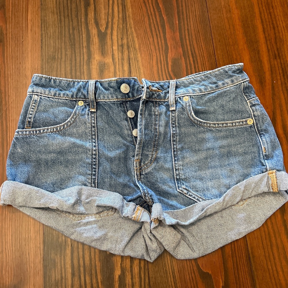 Free people Beginners Luck Jean shorts size 26